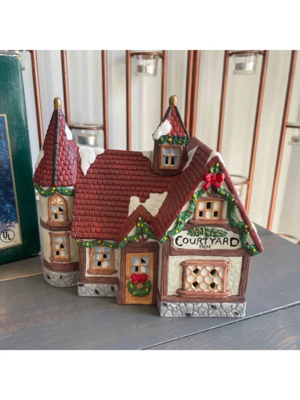 Vintage 1993 Dicken’s Keepsake Courtyard Inn O’Well Christmas Village Porcelain